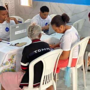 Durante esse período, os clientes poderão solicitar os mais diversos serviços, como segunda via da conta, nova ligação de água, cadastramento da tarifa social, renegociação de débito, alteração de titularidade, dentre outros. Para o atendimento, o titular da conta deverá levar o RG e CPF originais, uma conta de água e caso seja necessário realizar a mudança de titularidade ou nova ligação, pode ser solicitado o contrato de locação ou escritura do imóvel (em caso de solicitação em nome de terceiros, como proprietário ou inquilinos). De acordo com o gerente regional da Embasa, Valter Gonzaga, esta também é a oportunidade para que os titulares das contas atualizem o cadastro e tirem as dúvidas de forma presencial e personalizada. Para saber mais sobre os serviços, os clientes podem conferir também no site atendimentovirtual.ba.gov.br.